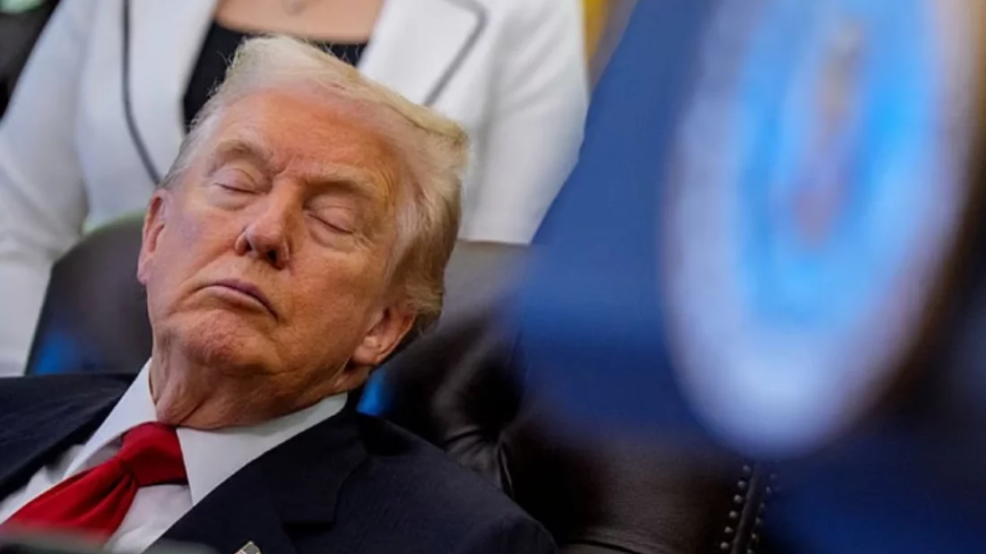 বৈঠকে ঘুমে আচ্ছন্ন ট্রাম্প, হোয়াইট হাউস বলছে ঘুম নয়- গভীর মনোযোগ